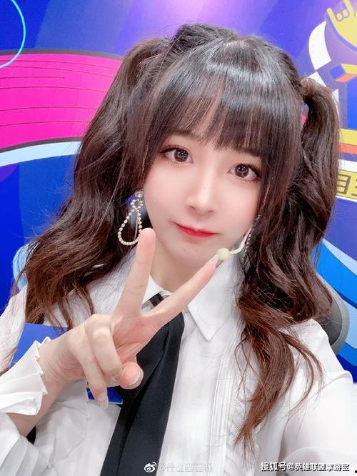 每日吃瓜女主持,揭秘娱乐圈幕后故事