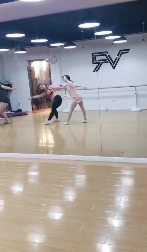 欢迎吃瓜舞蹈视频,感受青春活力