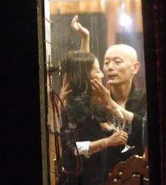 葛优吃瓜照片图片,演绎娱乐圈“吃瓜群众”新风尚