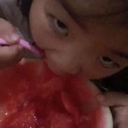 宝宝圈内吃瓜视频,揭秘吃瓜视频背后的育儿真相